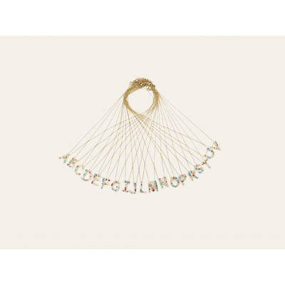 Gargantilla con las letras...