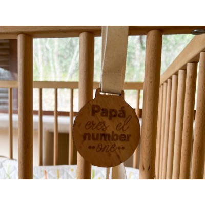 Medalla personalizable de madera