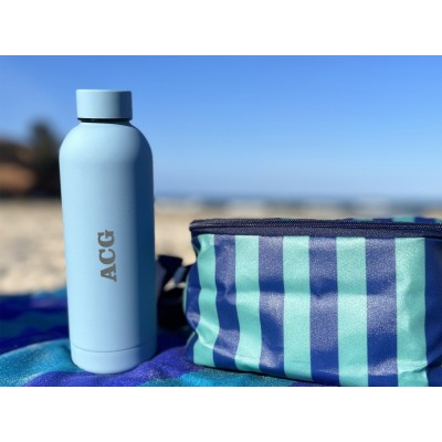 Botellas de colores con...