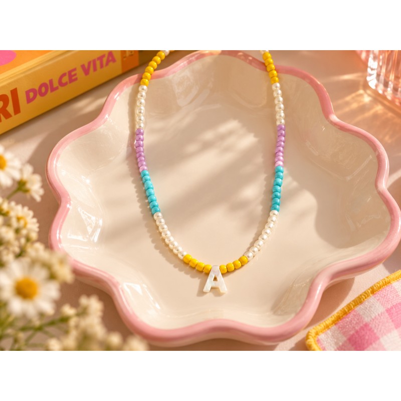 Collar cuentas con inicial de nácar